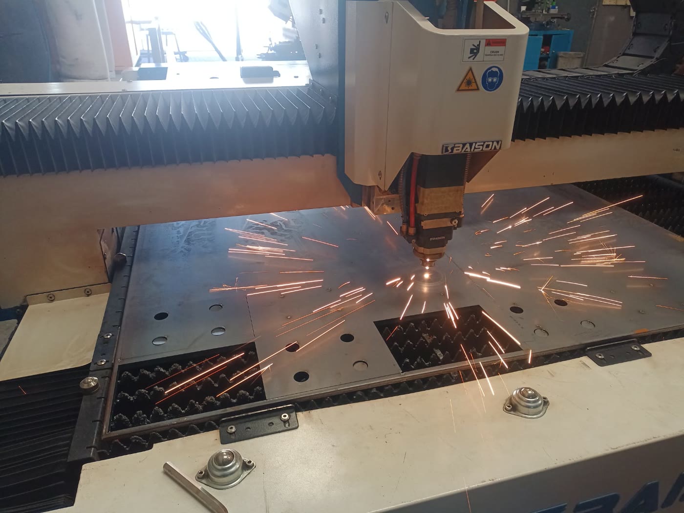 Fiber laser piercing steel plate on the slat bed